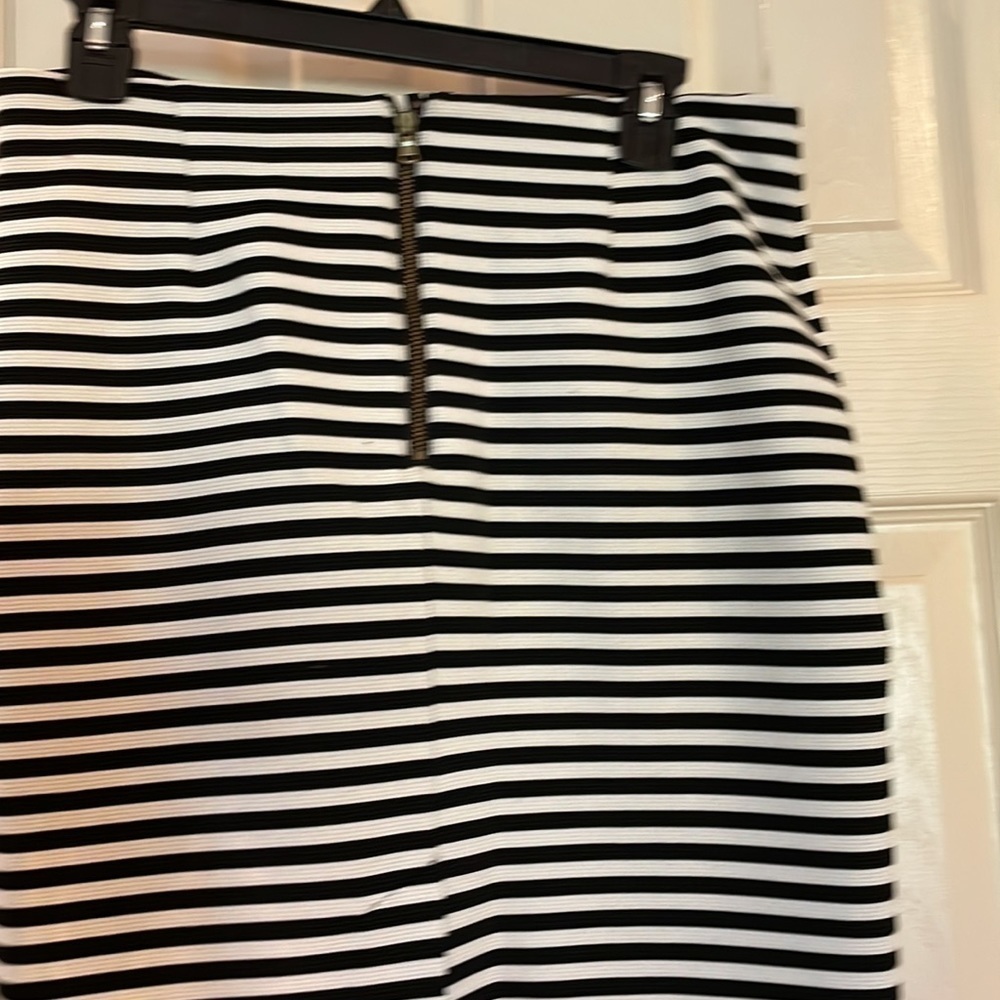 Loft outlet stretch classic black and white striped flirty preppy  skirt size 4 - Picture 2 of 4